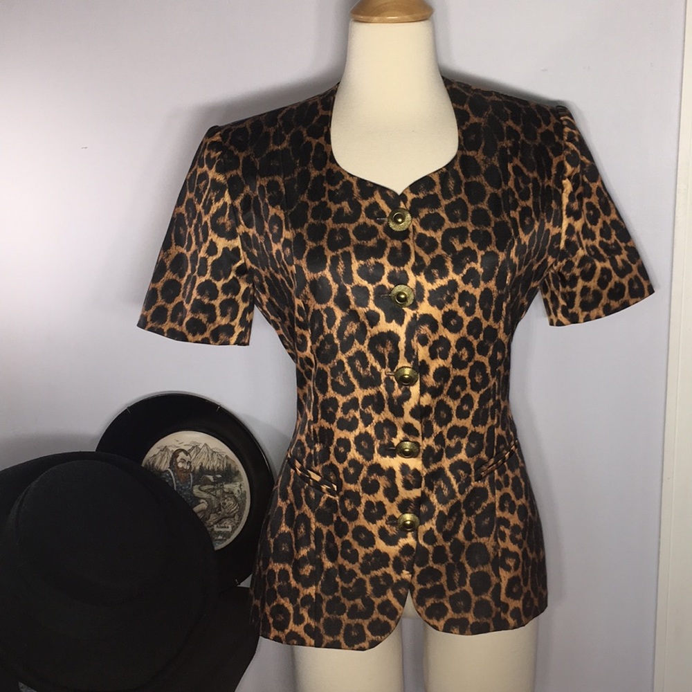 Vertigo Paris Leopard Print Short Sleeved Blazer